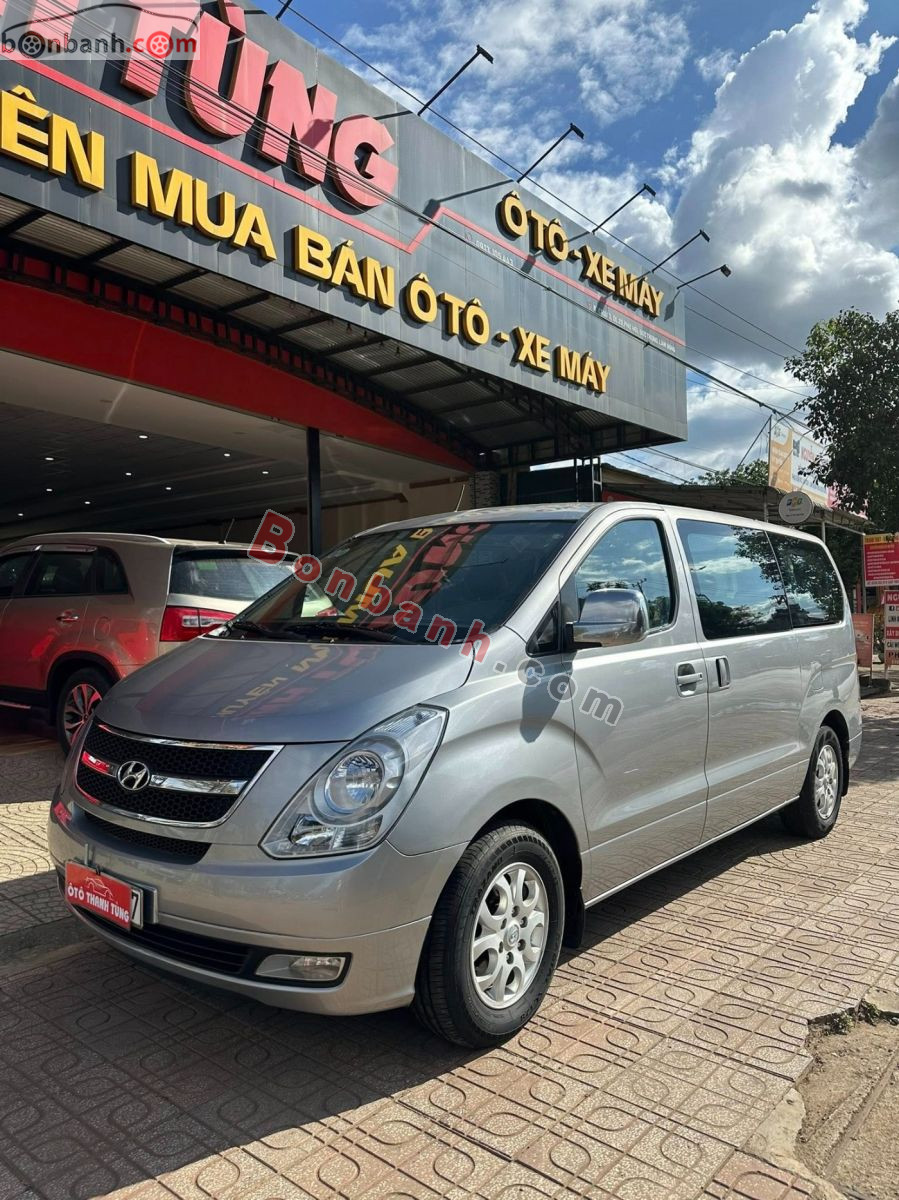 Grand Starex 2.5 MT